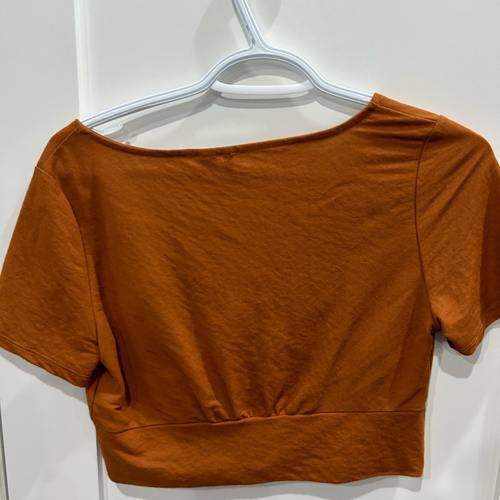 Crop top - Picture 2 of 3